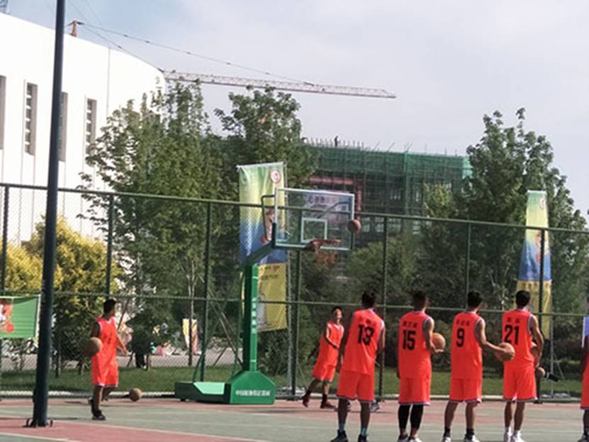 图片包含 树, 天空, 户外, 道路描述已自动生成