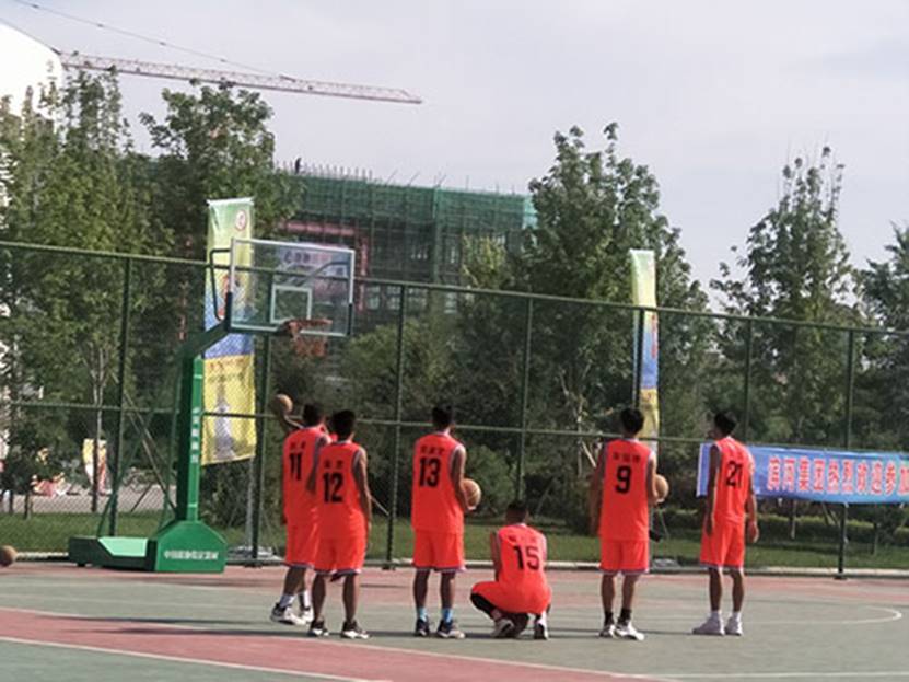 图片包含 树, 天空, 户外, 道路描述已自动生成