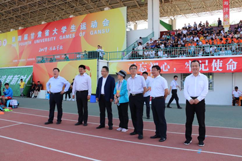 图片包含 道路, 建筑物, 人员, 地面描述已自动生成